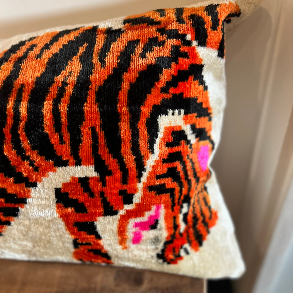 Seidenkissen „Tiger“ – Statement Piece mit Eleganz