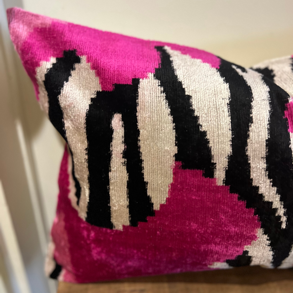 Seidenkissen „Zebra Pink“ – extravagant & stilvoll