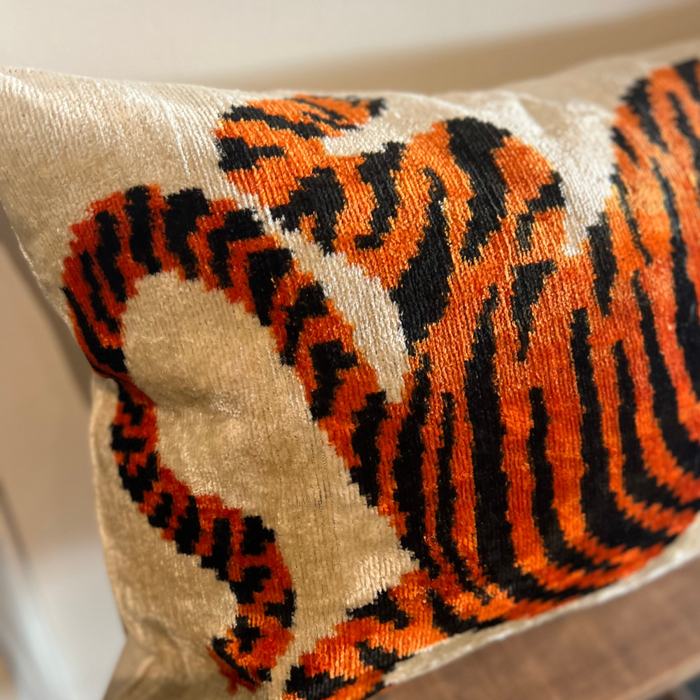 Seidenkissen „Tiger“ – Statement Piece mit Eleganz