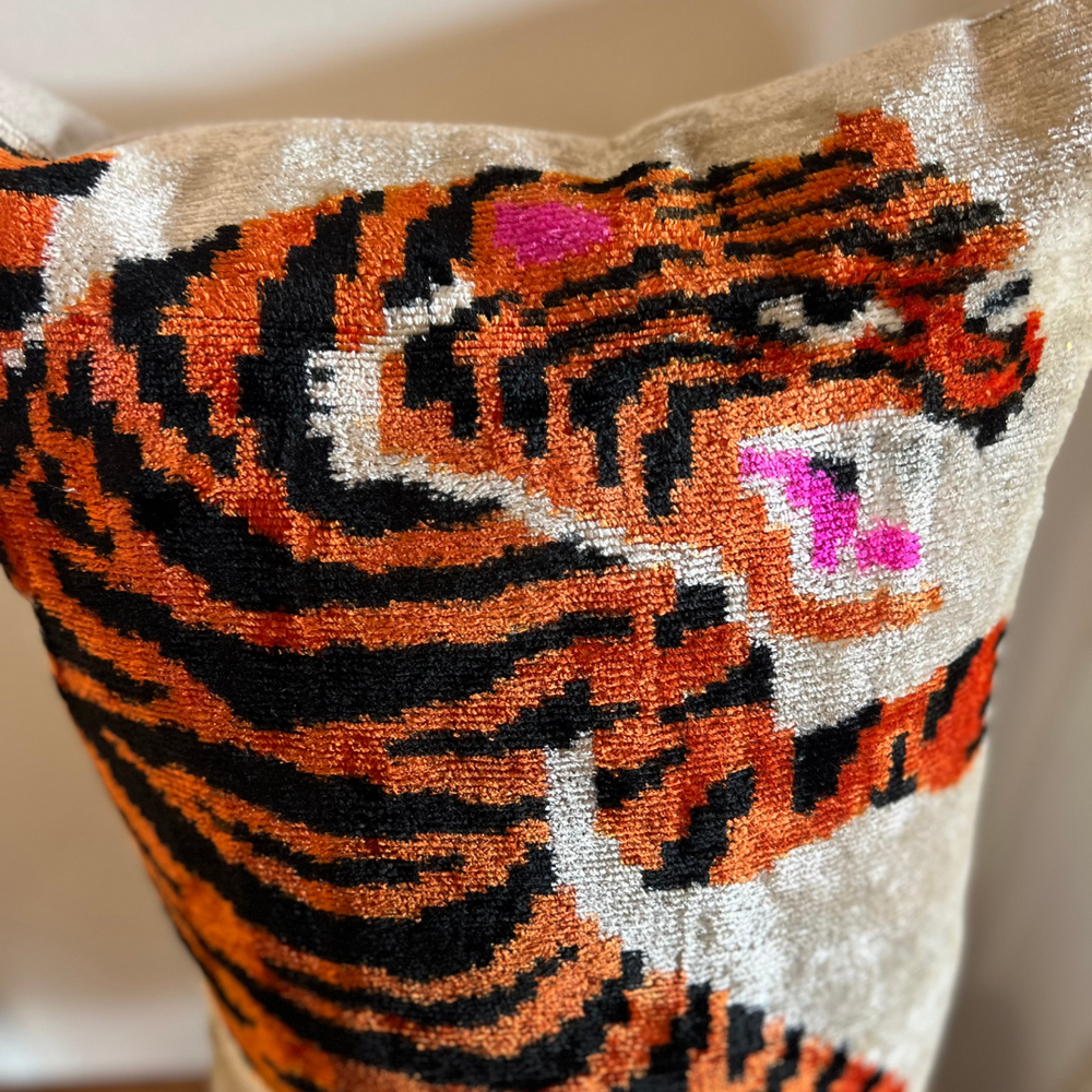 Seidenkissen „Tiger“ – Statement Piece mit Eleganz