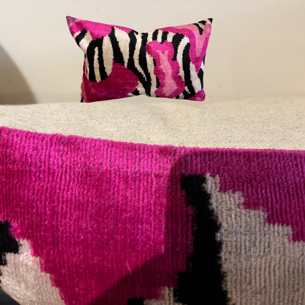 Seidenkissen „Zebra Pink“ – extravagant & stilvoll