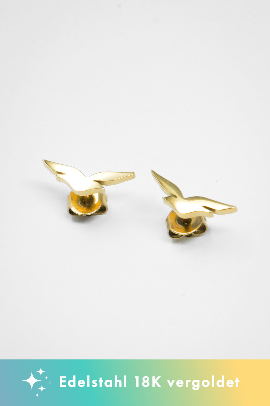 Ohrstecker MÖWE – Gold von Little Jewellery Stories – Detailansicht des Möwenmotivs