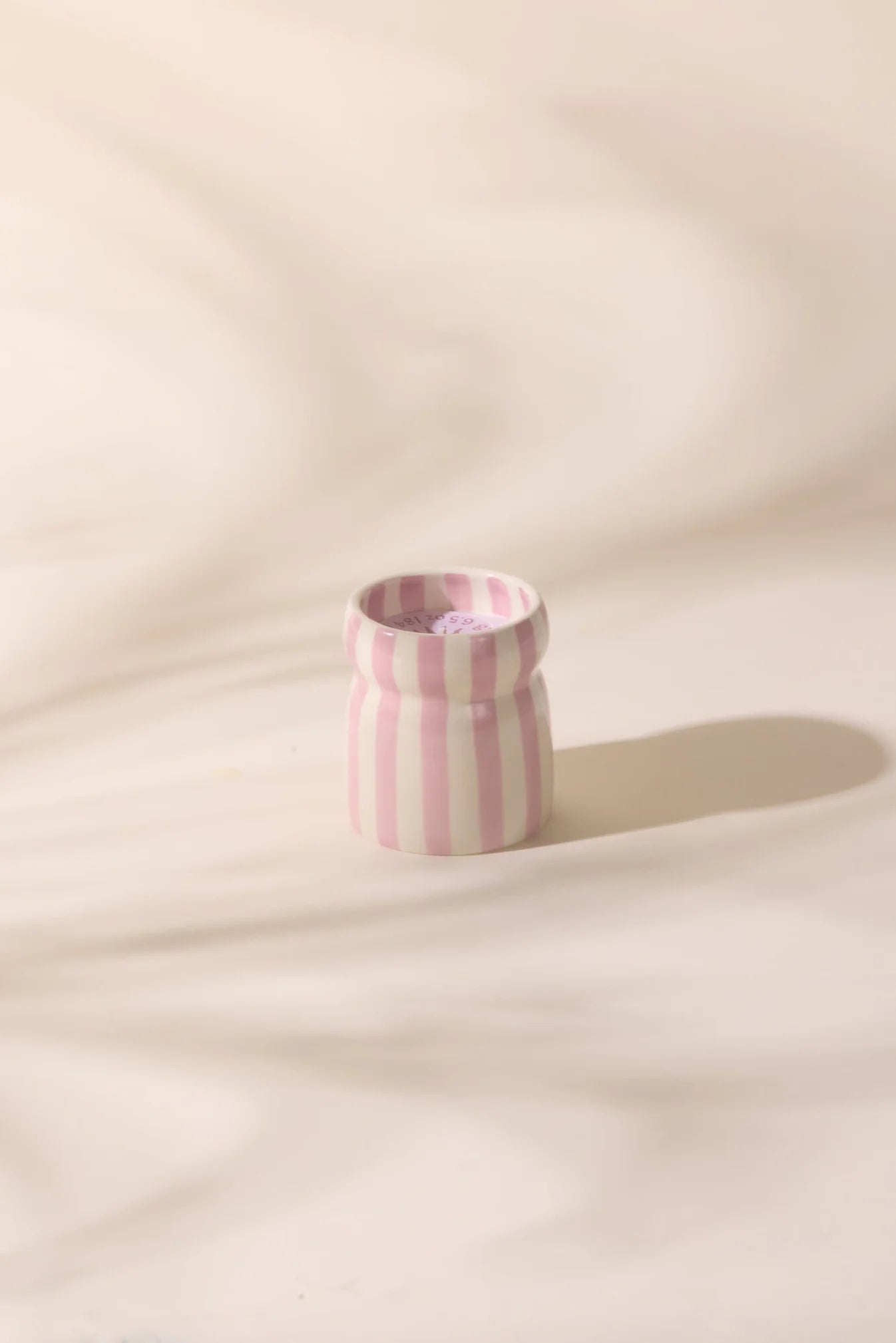 „Grecian Sand“ Duftkerze in handbemalter Keramik – Cabana Lavender  – LOVE IT ♡ –