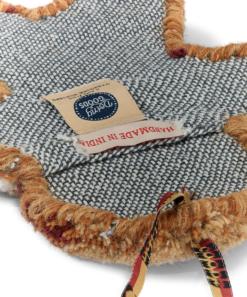 Mr. Ginger Bread Gift Hanger – handgetuftetes Weihnachtsornament aus Wolle