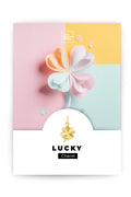 Charm LUCKY – Gold von Little Jewellery Stories – auf illustrierter Schmuckkarte