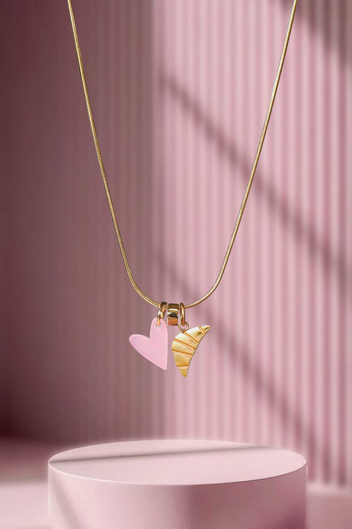 Charm CROISSANT – Gold von Little Jewellery Stories – Detail und Styling