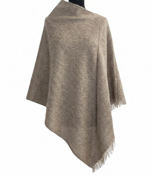 Mohair-Cape Taupe von Brun de Vian-Tiran – Original-Produktansicht