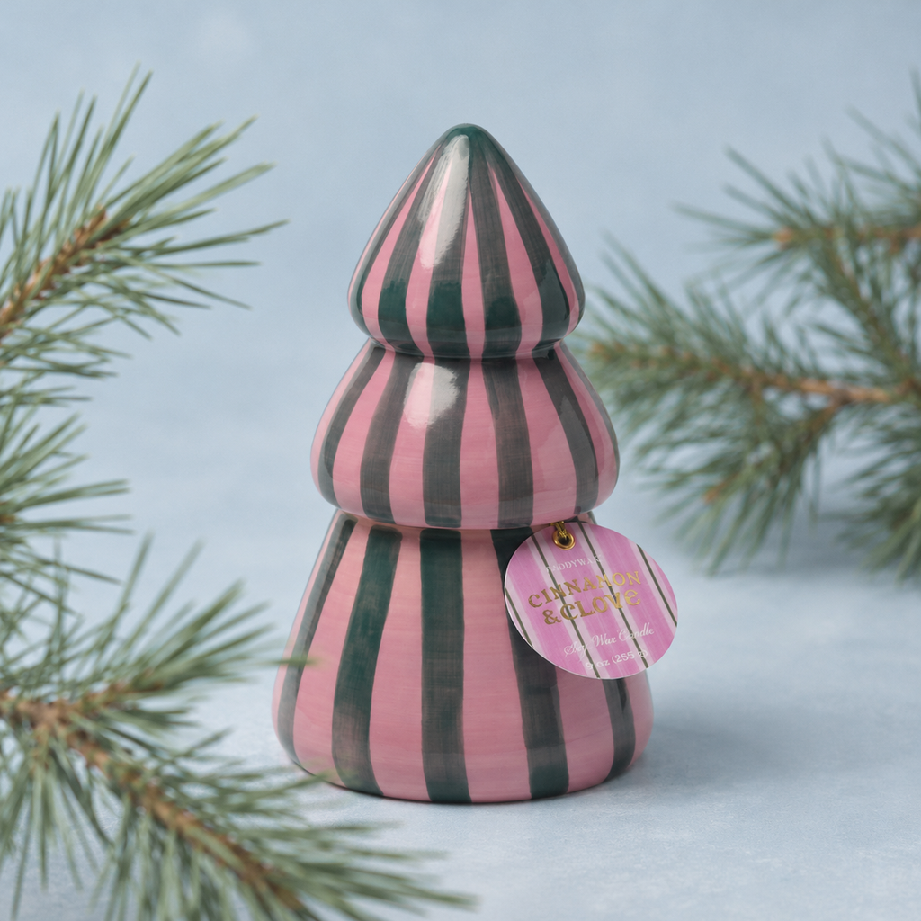 Paddywax Cabana Christmas – Weihnachtsbaum-Duftkerze mit Kiefernzweigen