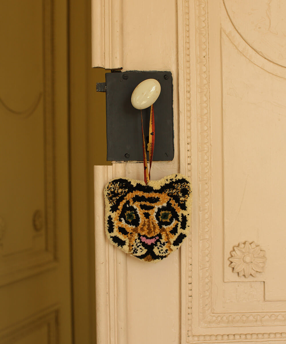 Tapis Amis „Cloudy Tiger“ – handgetufteter Wollanhänger