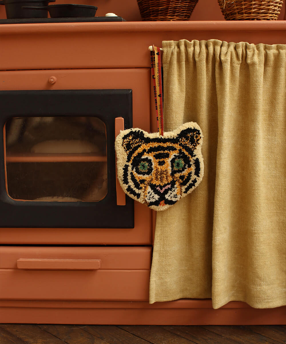 Tapis Amis „Cloudy Tiger“ – handgetufteter Wollanhänger