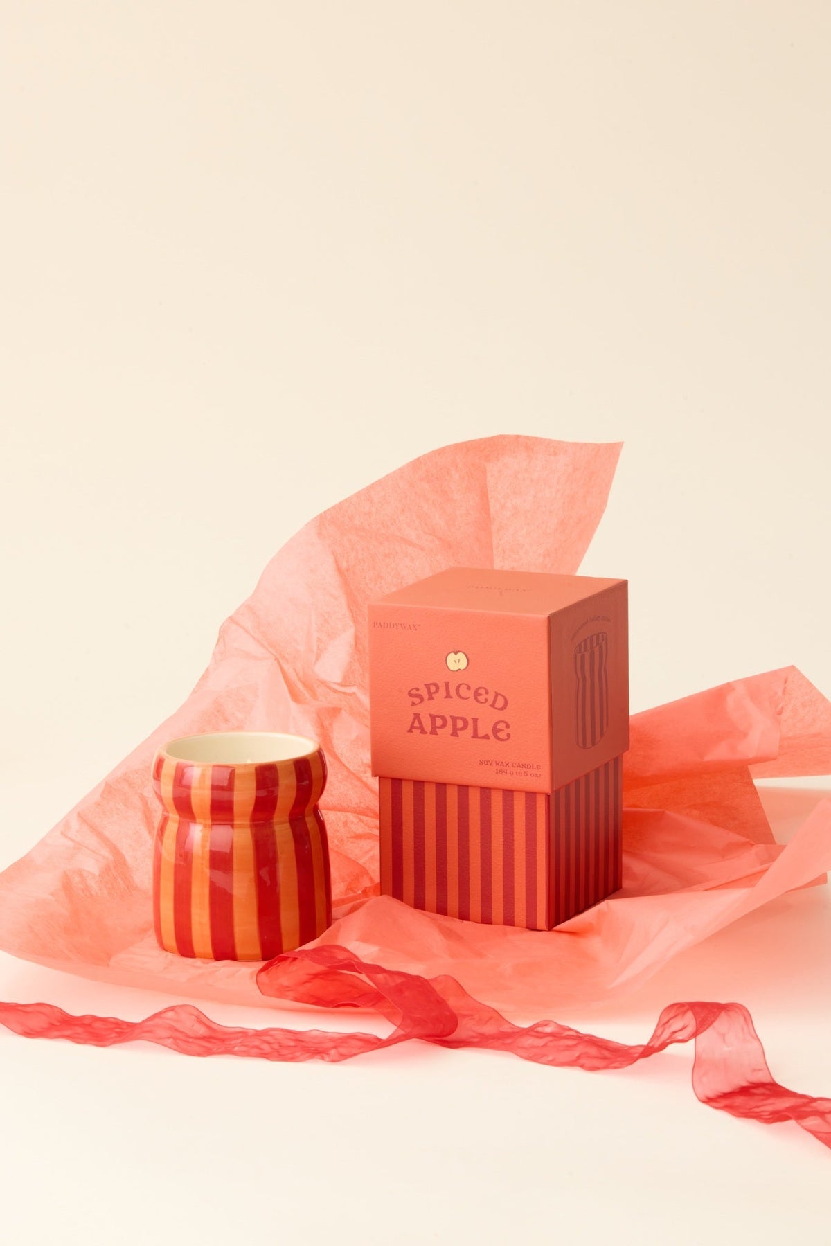 Paddywax Cabana Spiced Apple, Rot/Koralle: Originalaufnahme mit Geschenkverpackung