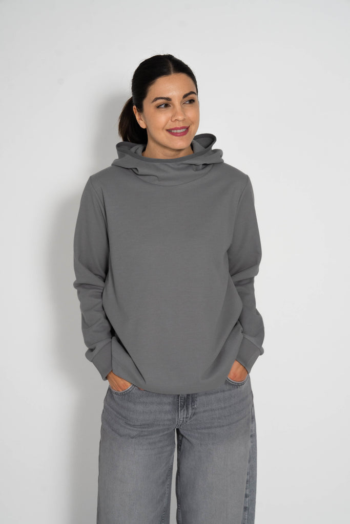 PG3 Hoodie Paulino Grau getragen