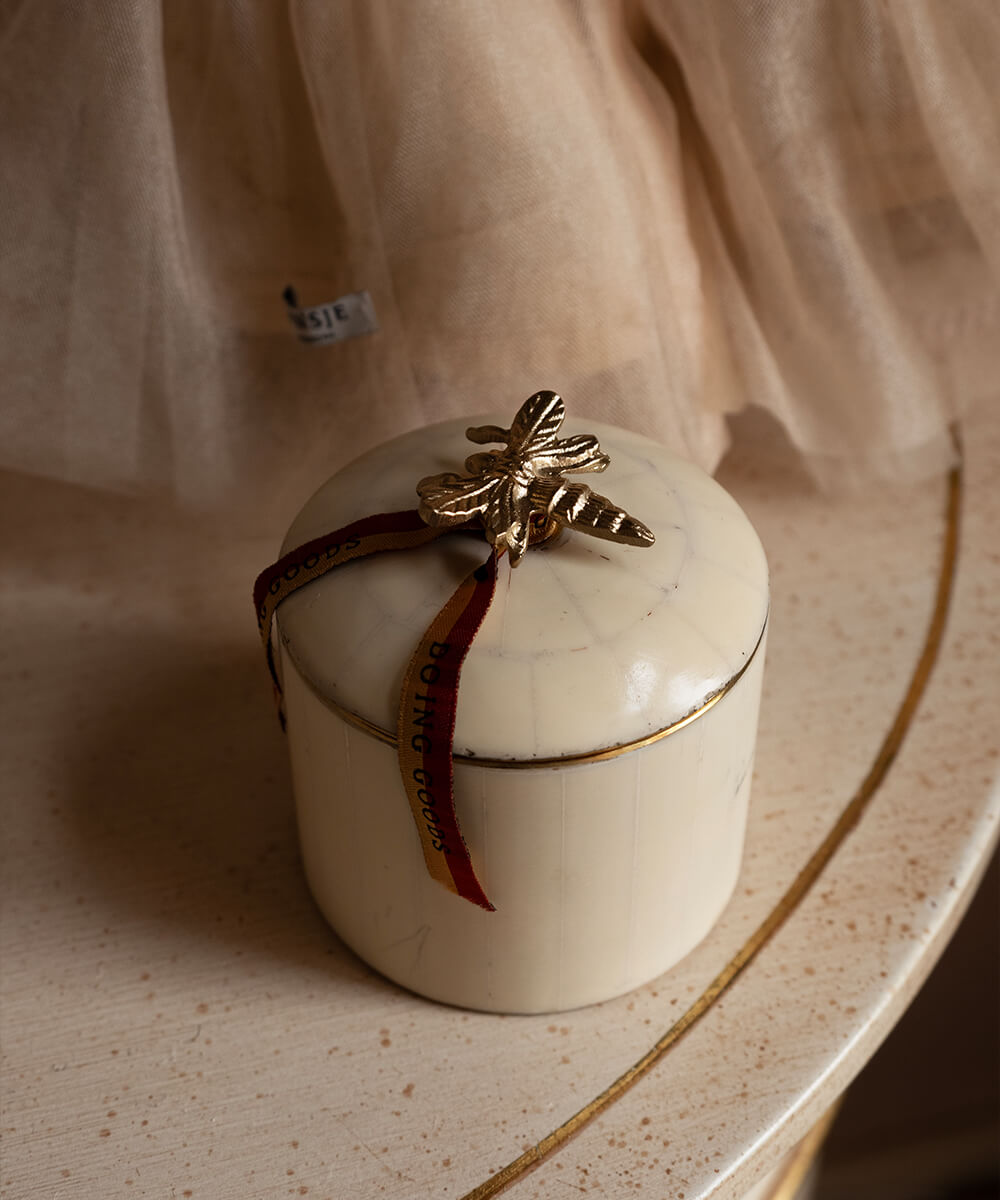 Boîte à bijoux “Reine des Abeilles” – Schmuckdose Groß (9,5 × 9,5 × 11 cm)