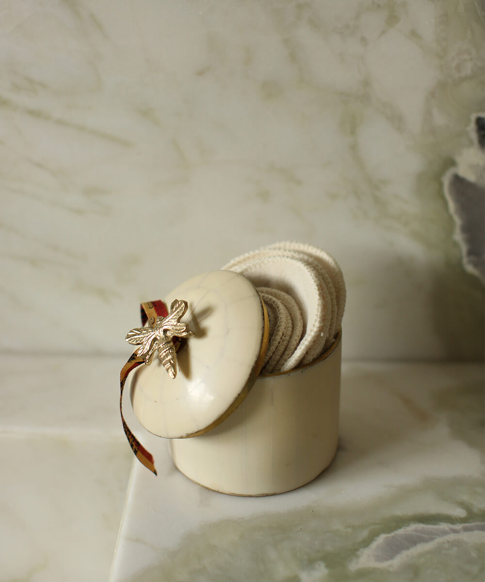 Boîte à bijoux “Reine des Abeilles” – Schmuckdose Groß (9,5 × 9,5 × 11 cm)